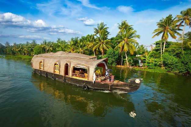 18 Nights / 19 Days Tour : Enchanting South India Odyssey