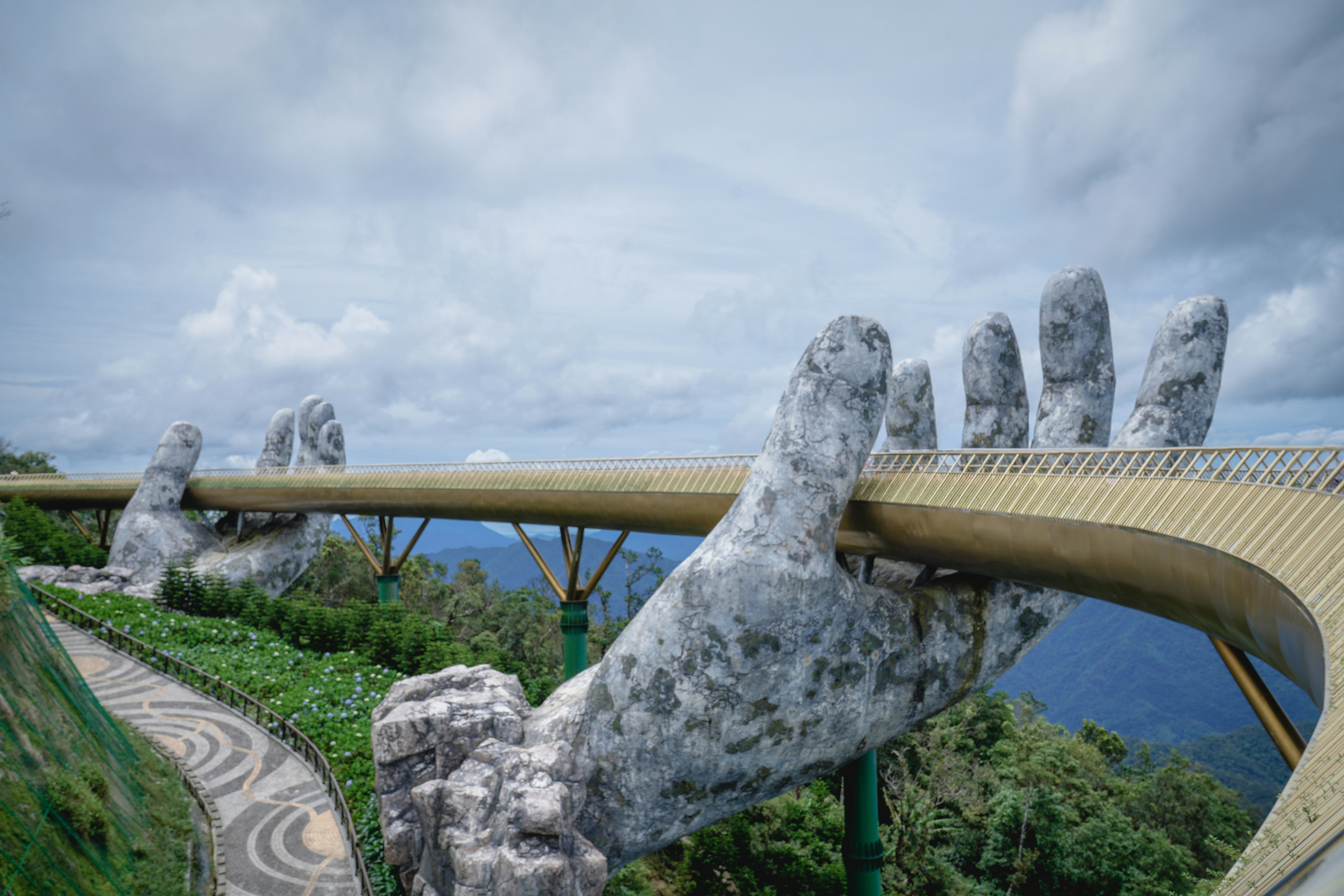 Scenic 16 Days Premium Tour of Vietnam & Cambodia